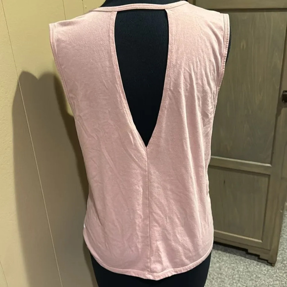 Fabletics light rose stretch muscle tank. V back with ladder neckline. Small. - Picture 3 of 4